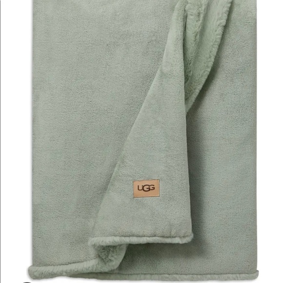 UGG Other - UGG Coastline Plush Throw Blanket